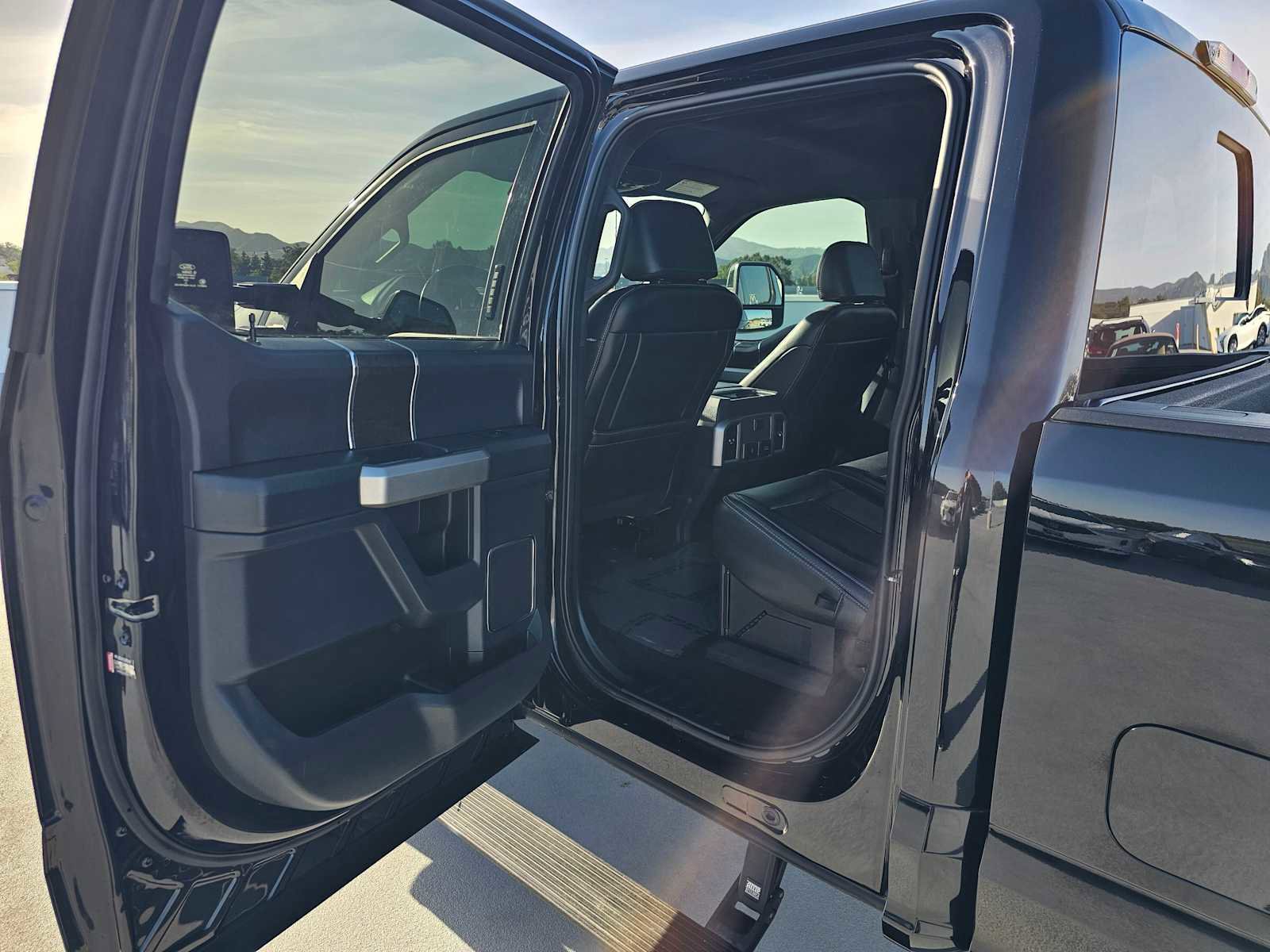 Used 2022 Ford F250 Lariat w/ FX4 Off-Road Package image 15