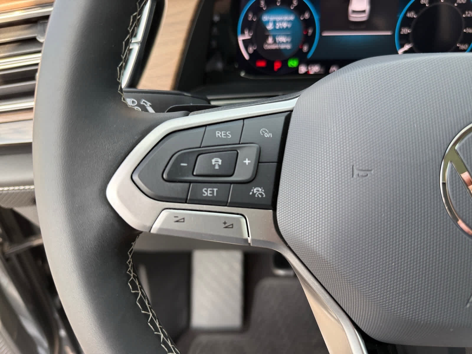 Used 2024 Volkswagen Atlas SE image 22