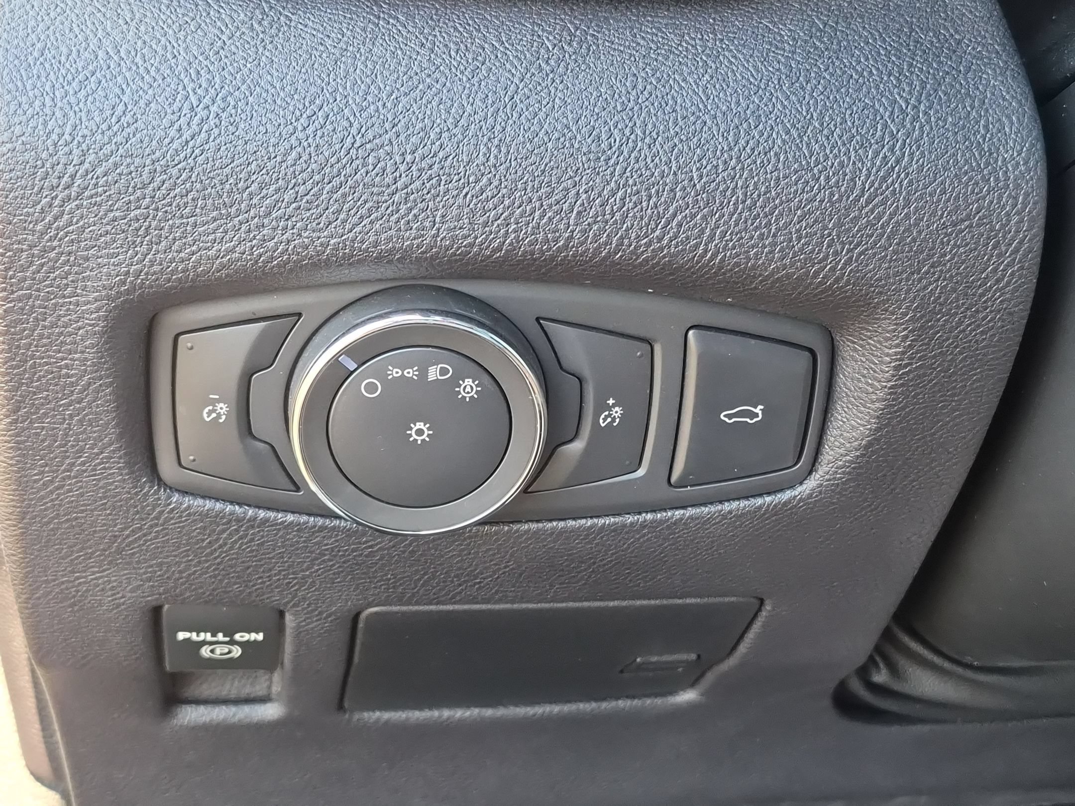Used 2017 Lincoln Continental Select AWD/4WD image 17