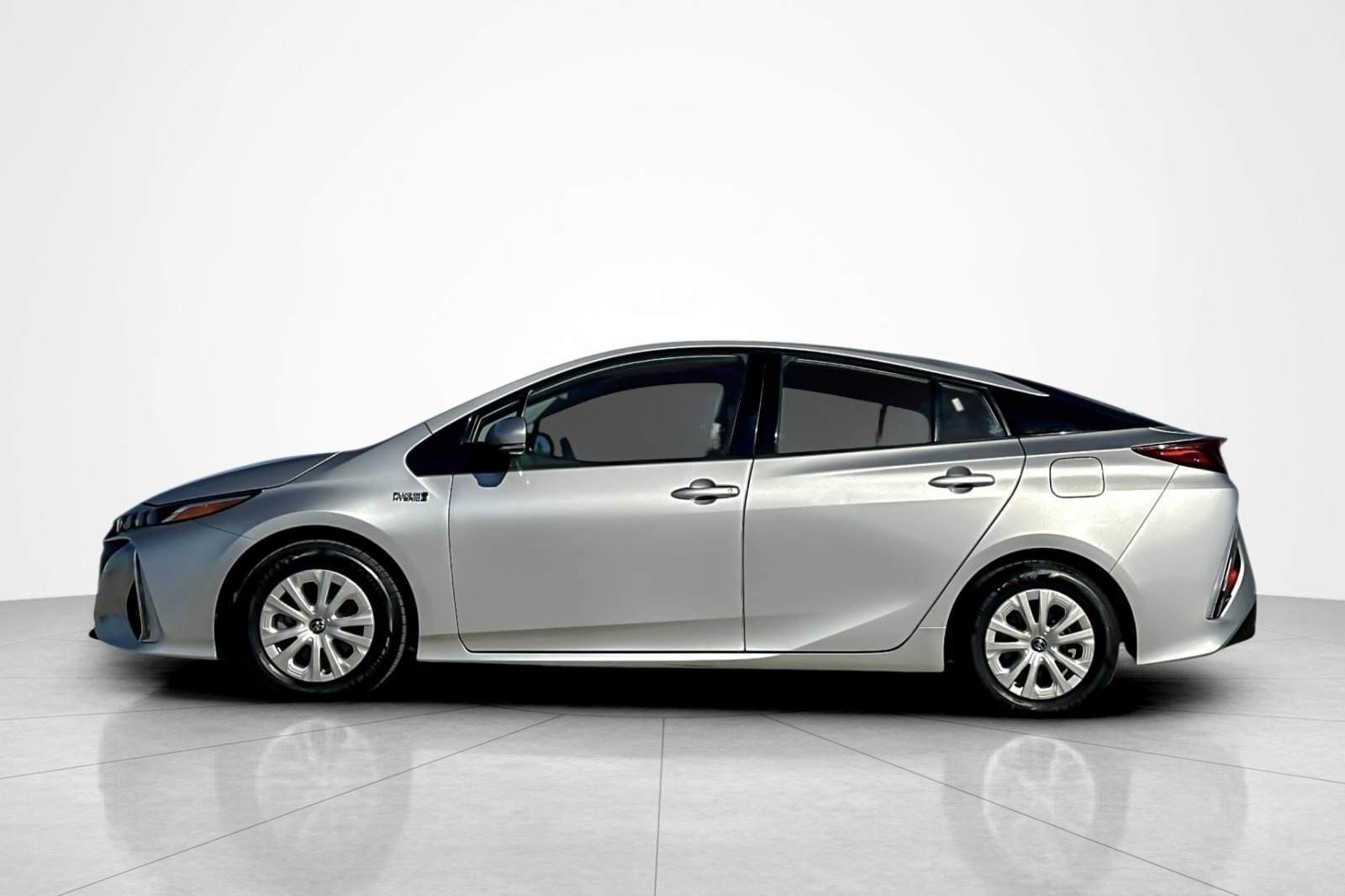 Certified 2020 Toyota Prius Prime XLE FWD image 2