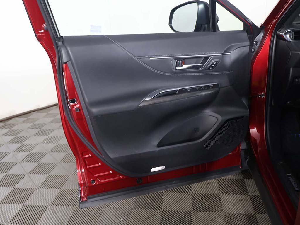 Used 2023 Toyota Venza Nightshade image 21