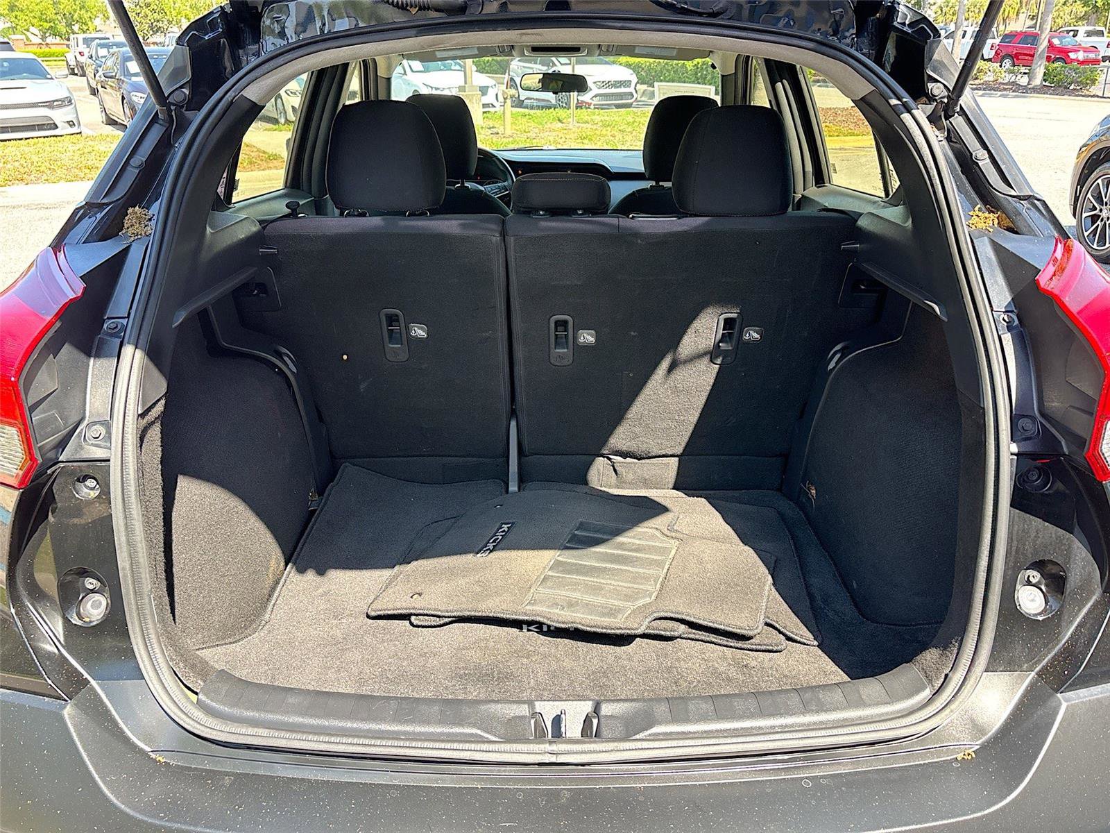 Used 2018 Nissan Kicks SR image 24