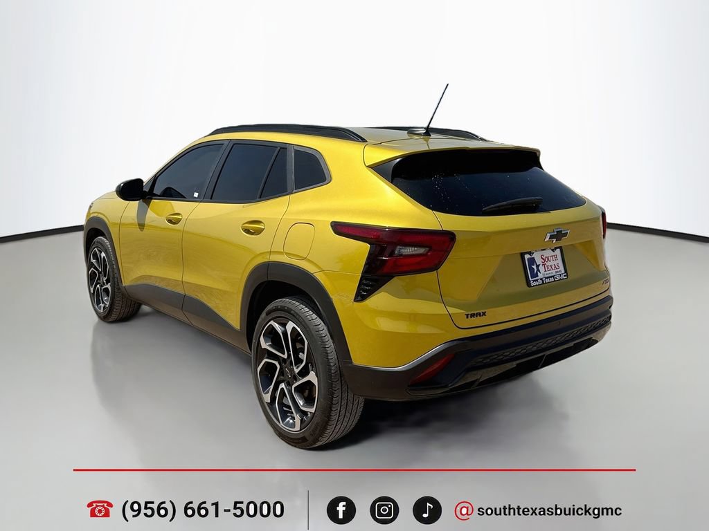 Used 2025 Chevrolet Trax RS w/ Sunroof Package FWD image 6