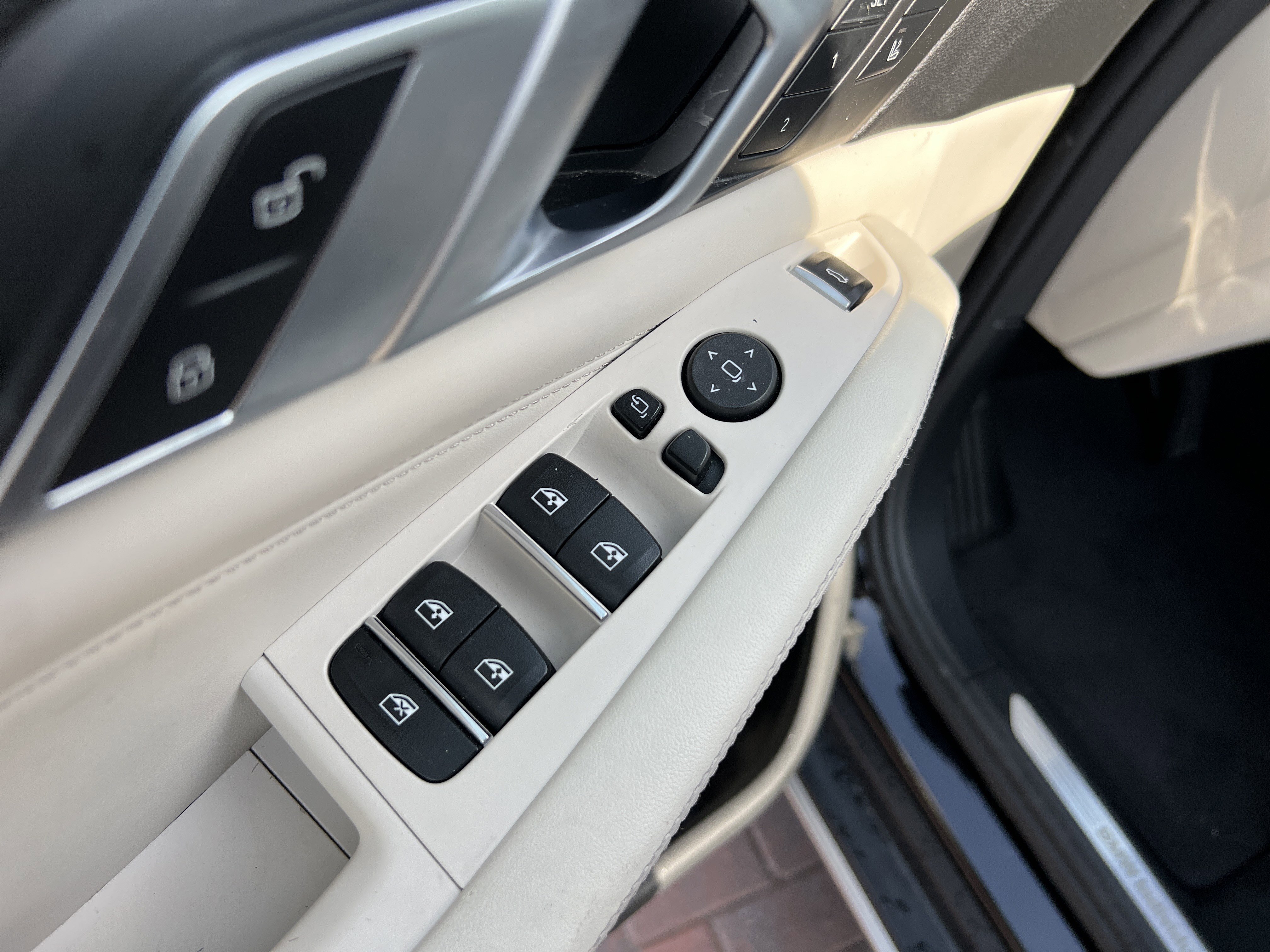 Used 2019 BMW X5 xDrive40i w/ Executive Package AWD/4WD image 21