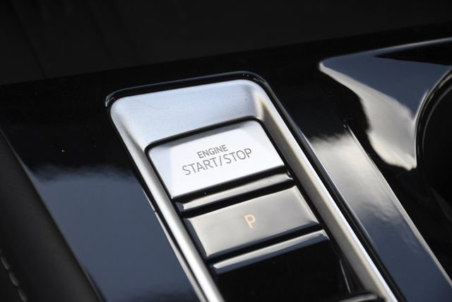 Used 2025 Volkswagen Atlas Cross Sport SE image 14