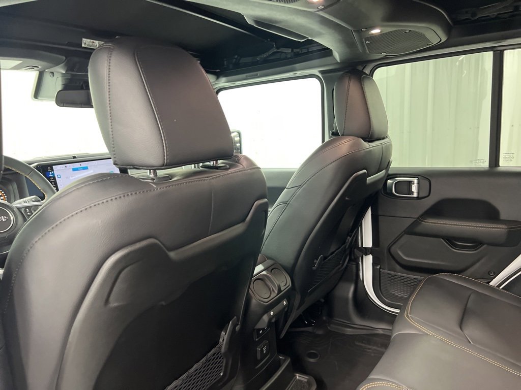 Used 2024 Jeep Wrangler Sahara image 12
