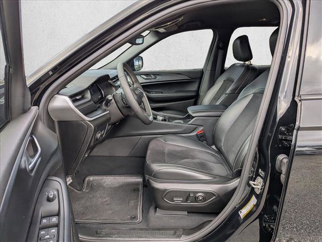 Used 2024 Jeep Grand Cherokee Altitude RWD image 16