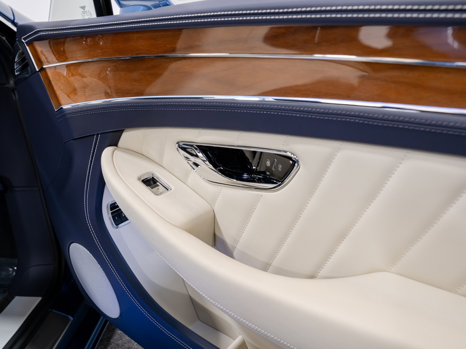 Used 2024 Bentley Continental GT V8 AWD/4WD image 71