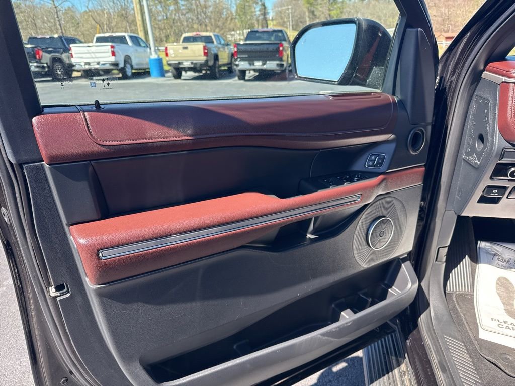 Used 2024 Ford Expedition Limited image 10