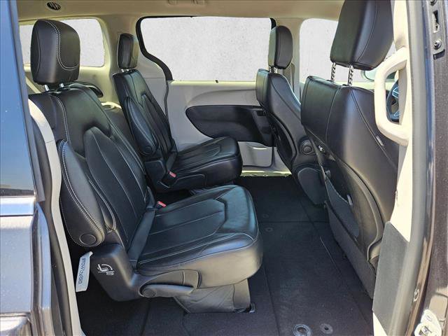 Used 2023 Chrysler Pacifica Touring-L FWD image 25