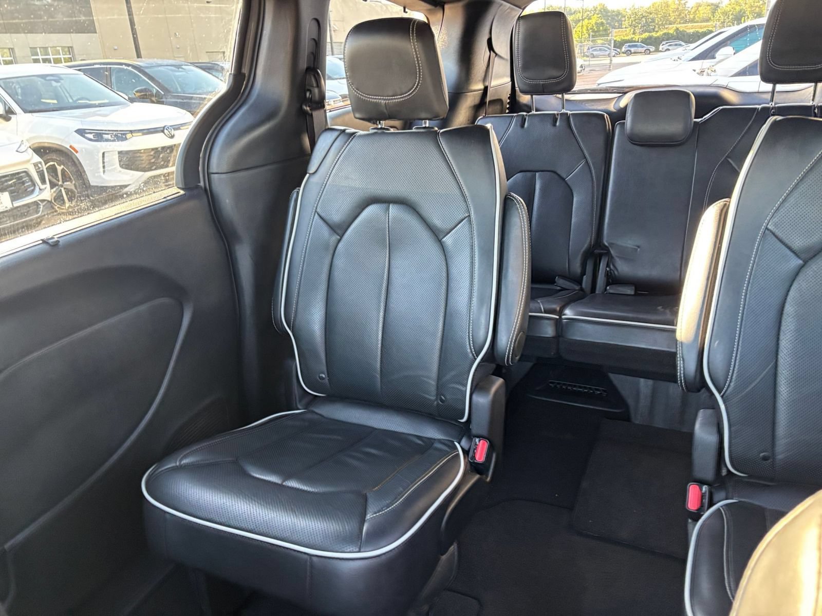 Used 2025 Chrysler Pacifica Limited FWD image 43