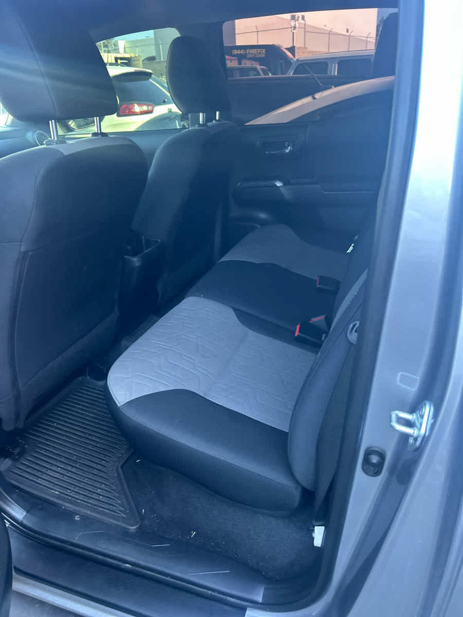 Used 2021 Toyota Tacoma TRD Sport w/ Technology Package RWD image 7
