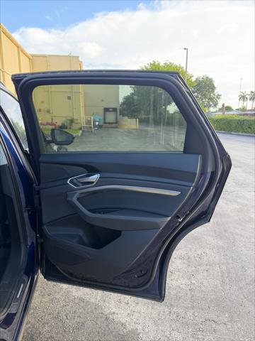 Used 2021 Audi e-tron Premium w/ Convenience Plus Package image 15