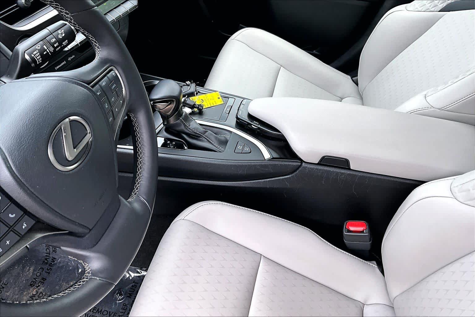 Used 2020 Lexus UX 250h AWD/4WD image 17