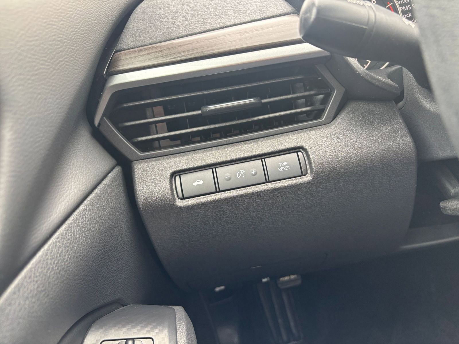 Used 2025 Nissan Altima 2.5 SV FWD image 34