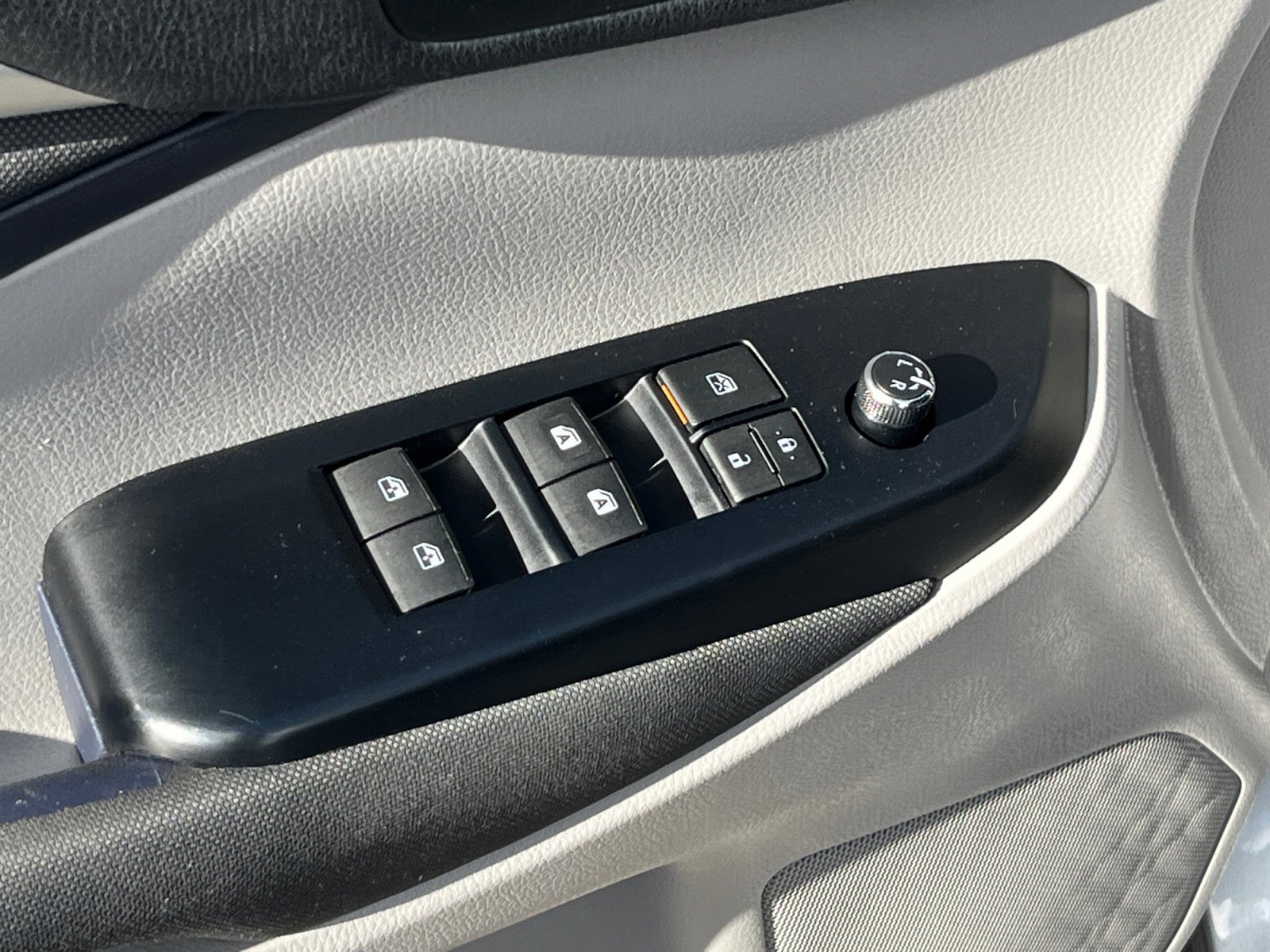 Used 2019 Toyota Highlander LE FWD image 14