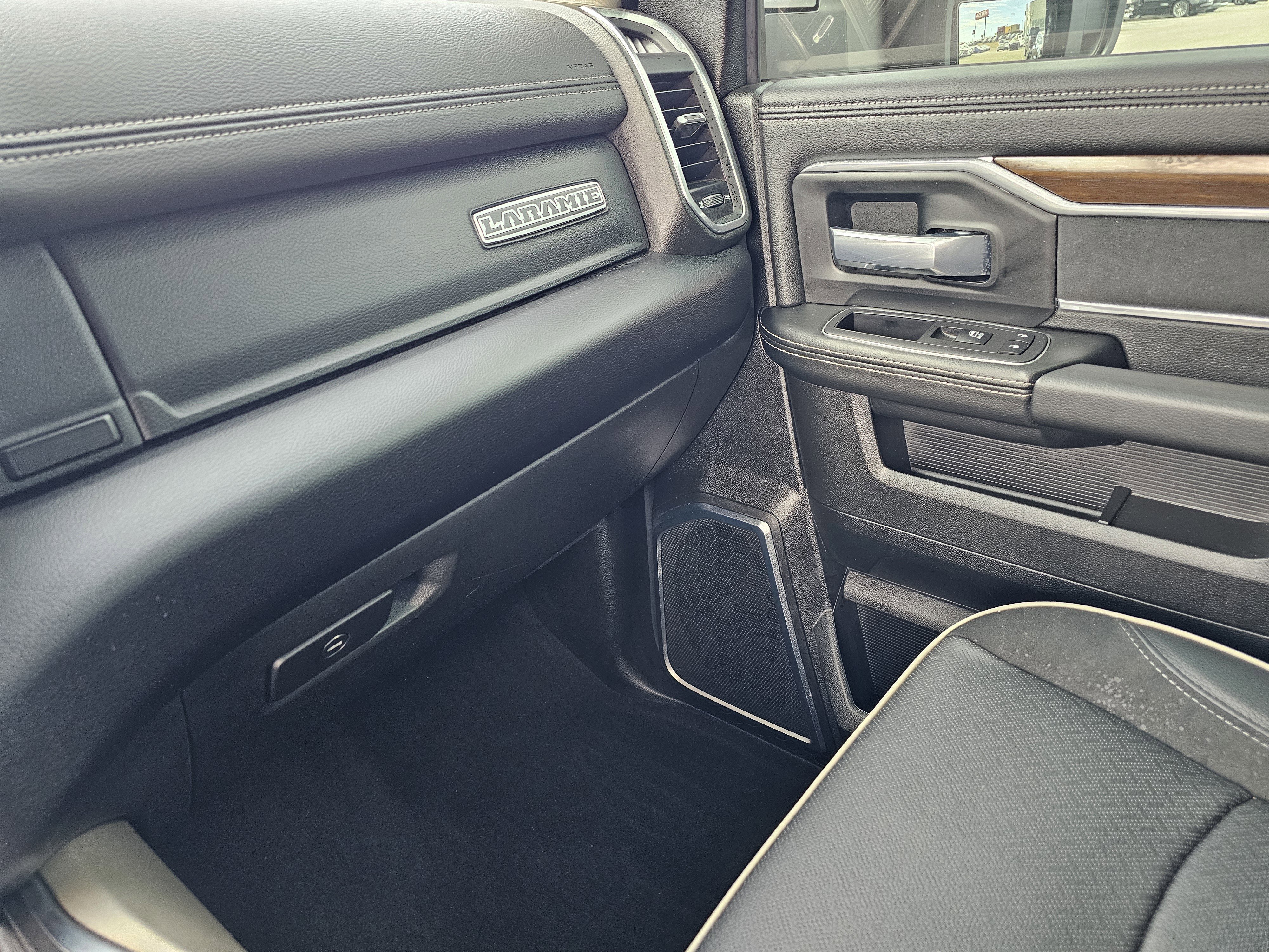 Used 2024 RAM 3500 Laramie w/ Towing Technology Group image 30