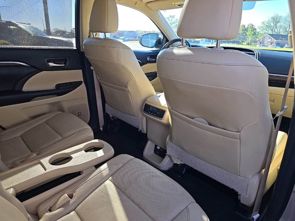 Used 2016 Toyota Highlander Limited image 32