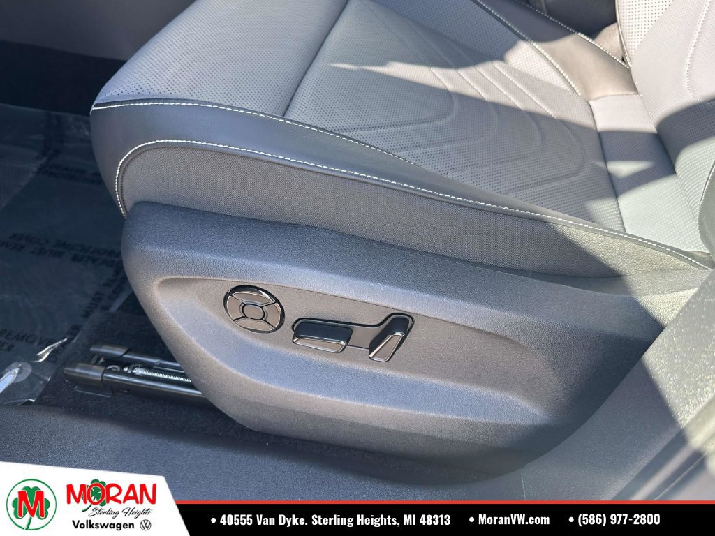 Certified 2026 Volkswagen Tiguan SE w/ Panoramic Sunroof Package FWD image 19
