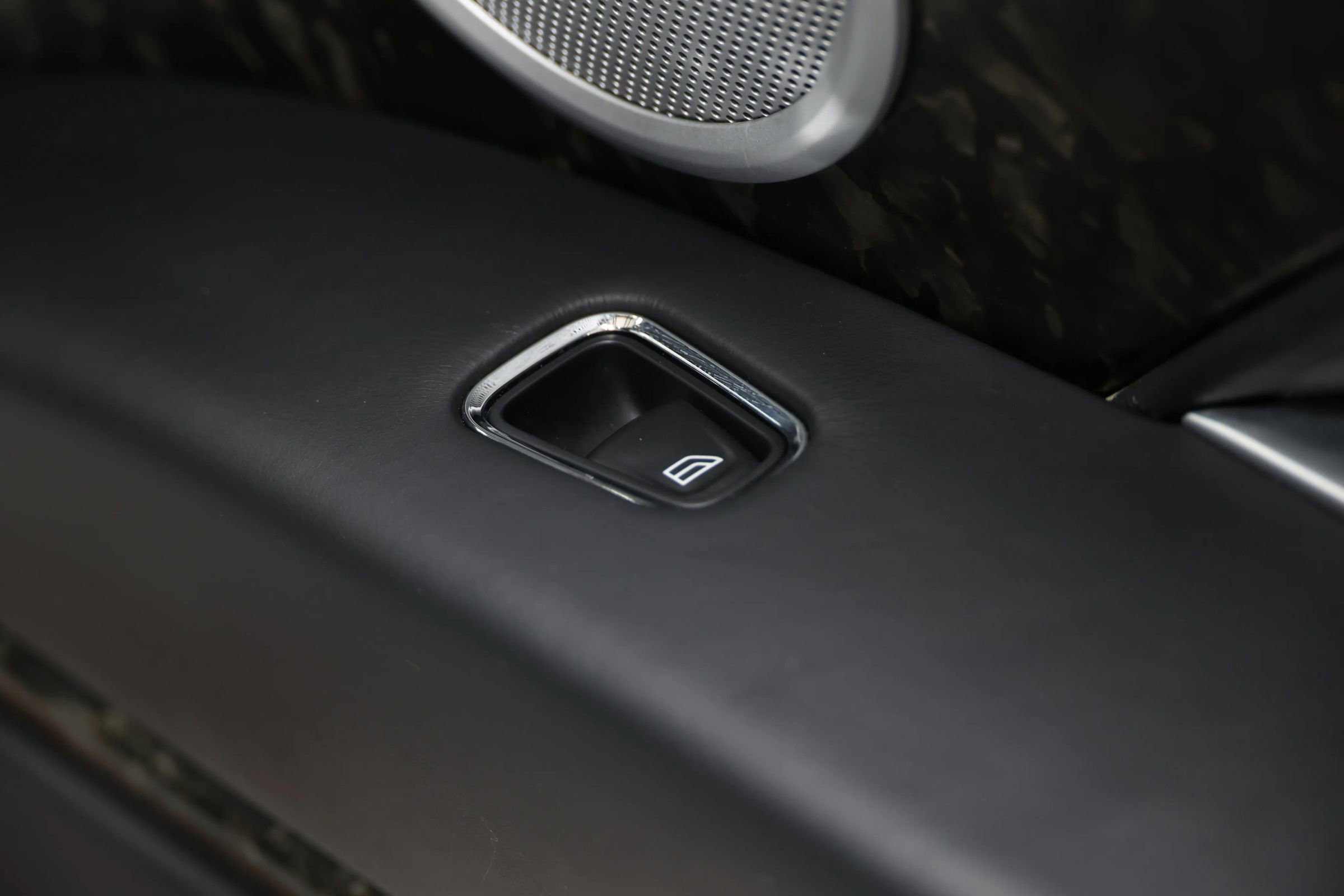 Used 2018 Aston Martin DB11 Coupe image 57