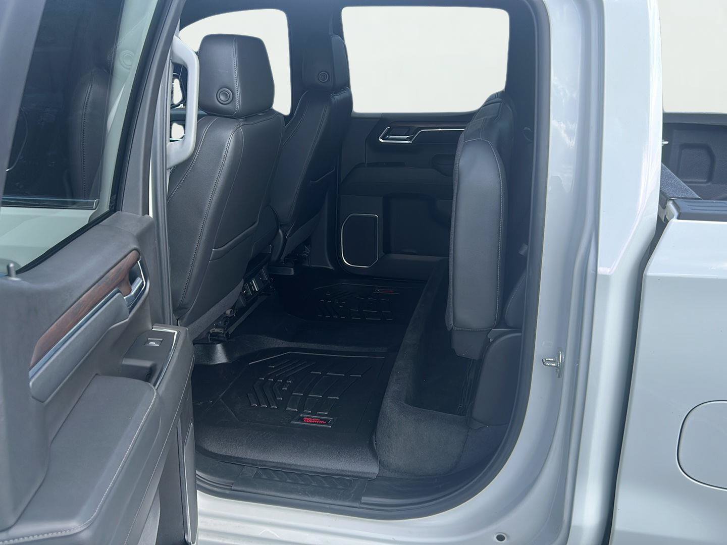 Certified 2025 GMC Sierra 1500 SLT AWD/4WD image 14