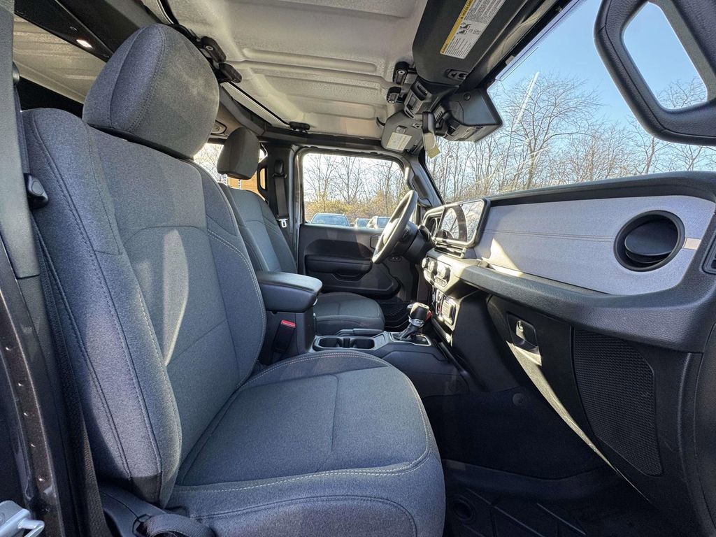 Used 2024 Jeep Gladiator Sport image 16