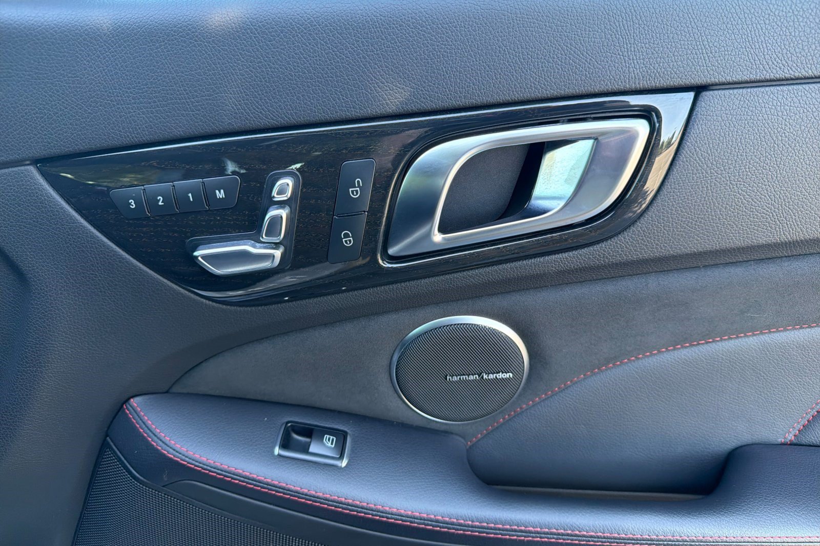 Used 2017 Mercedes-Benz SLC 43 AMG image 21