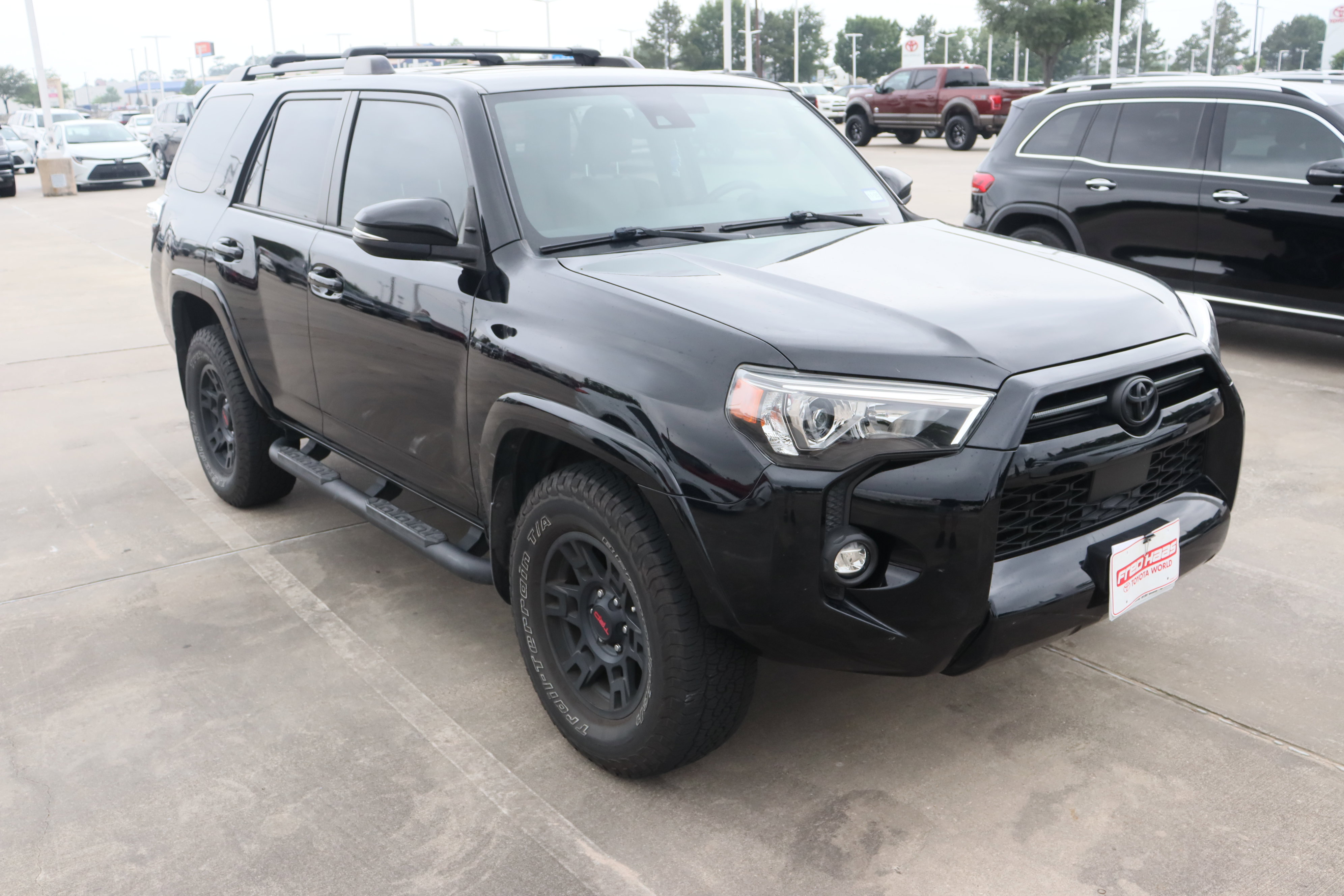 Used 2021 Toyota 4Runner SR5 Premium w/ Moonroof Package RWD image 2