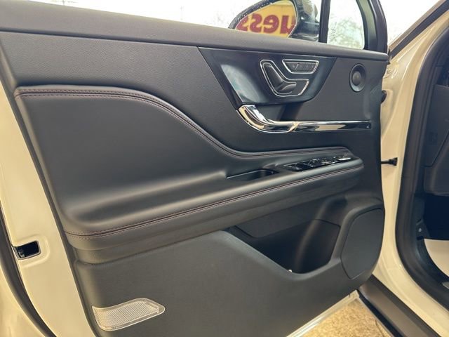 Used 2025 Lincoln Corsair Reserve w/ Equipment Group 202A image 14