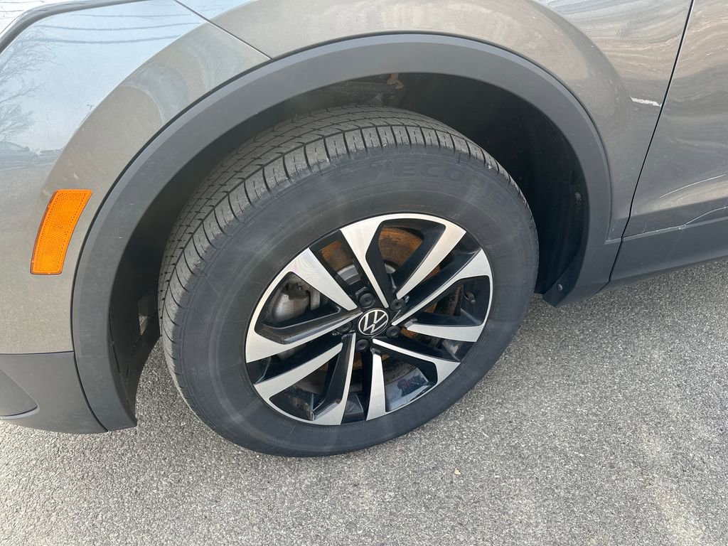 Used 2024 Volkswagen Tiguan S image 2