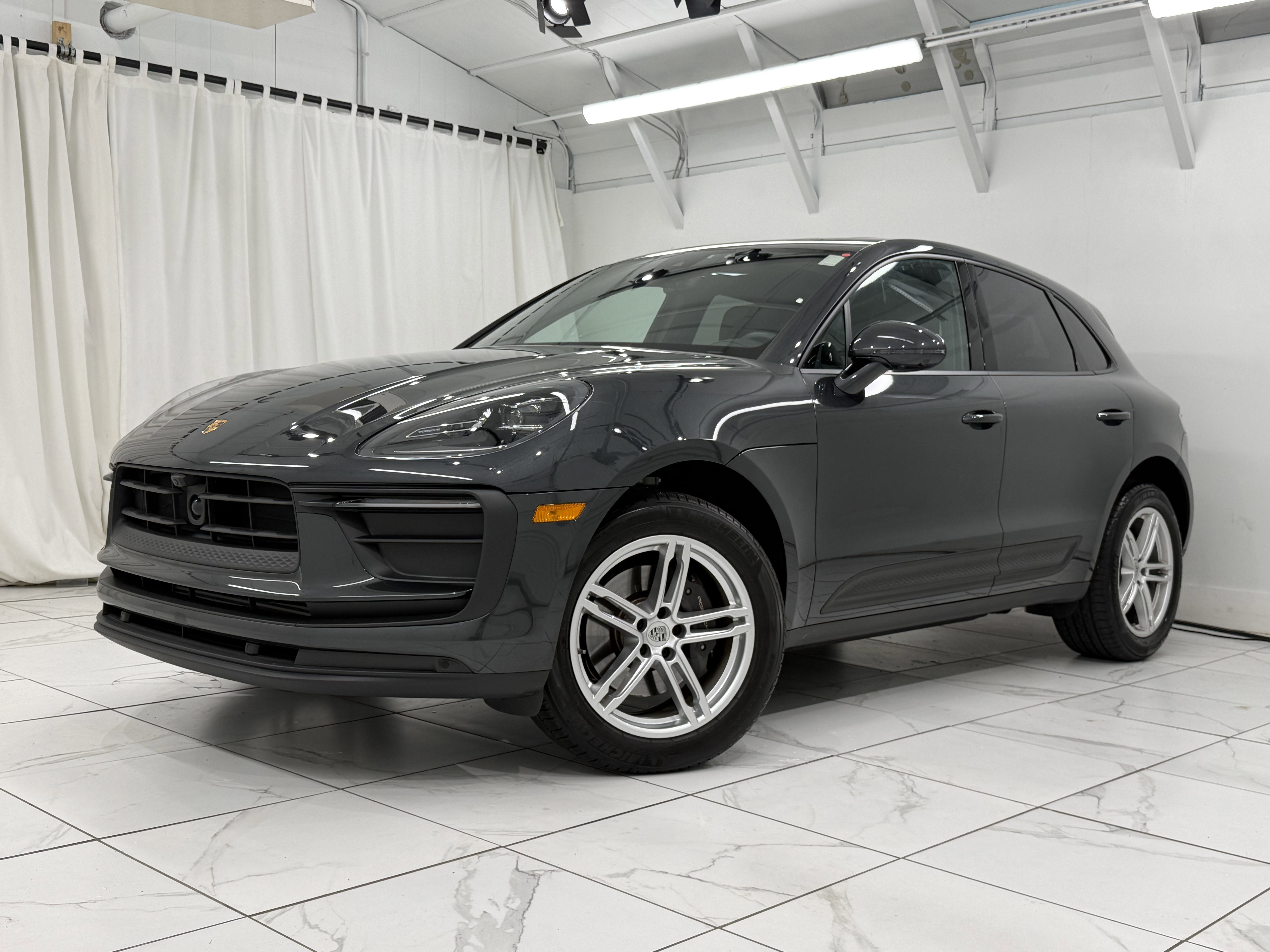 Certified 2025 Porsche Macan image 6