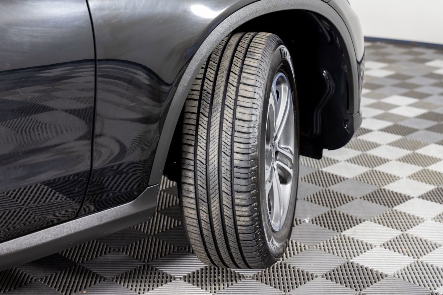 Used 2019 Mercedes-Benz GLC 300 4MATIC w/ Premium Package image 41