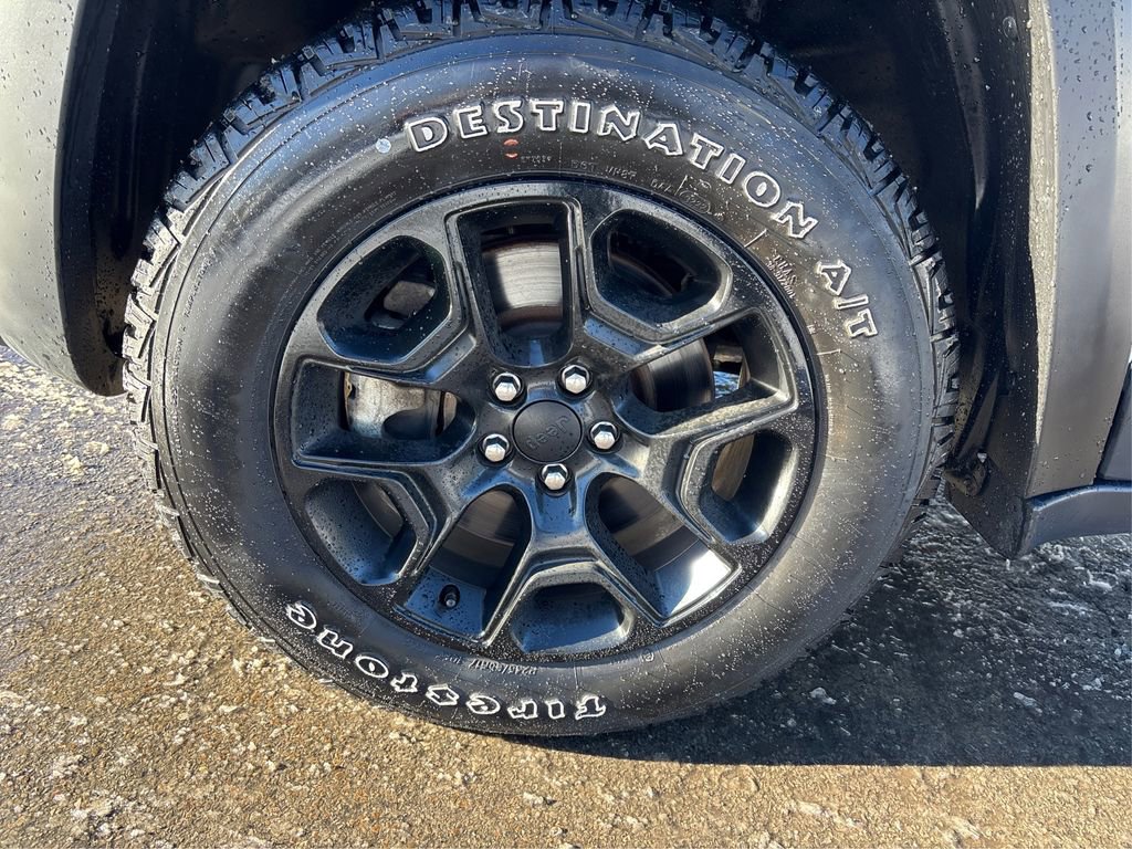 Used 2022 Jeep Cherokee Trailhawk w/ Premium Leather Package image 12