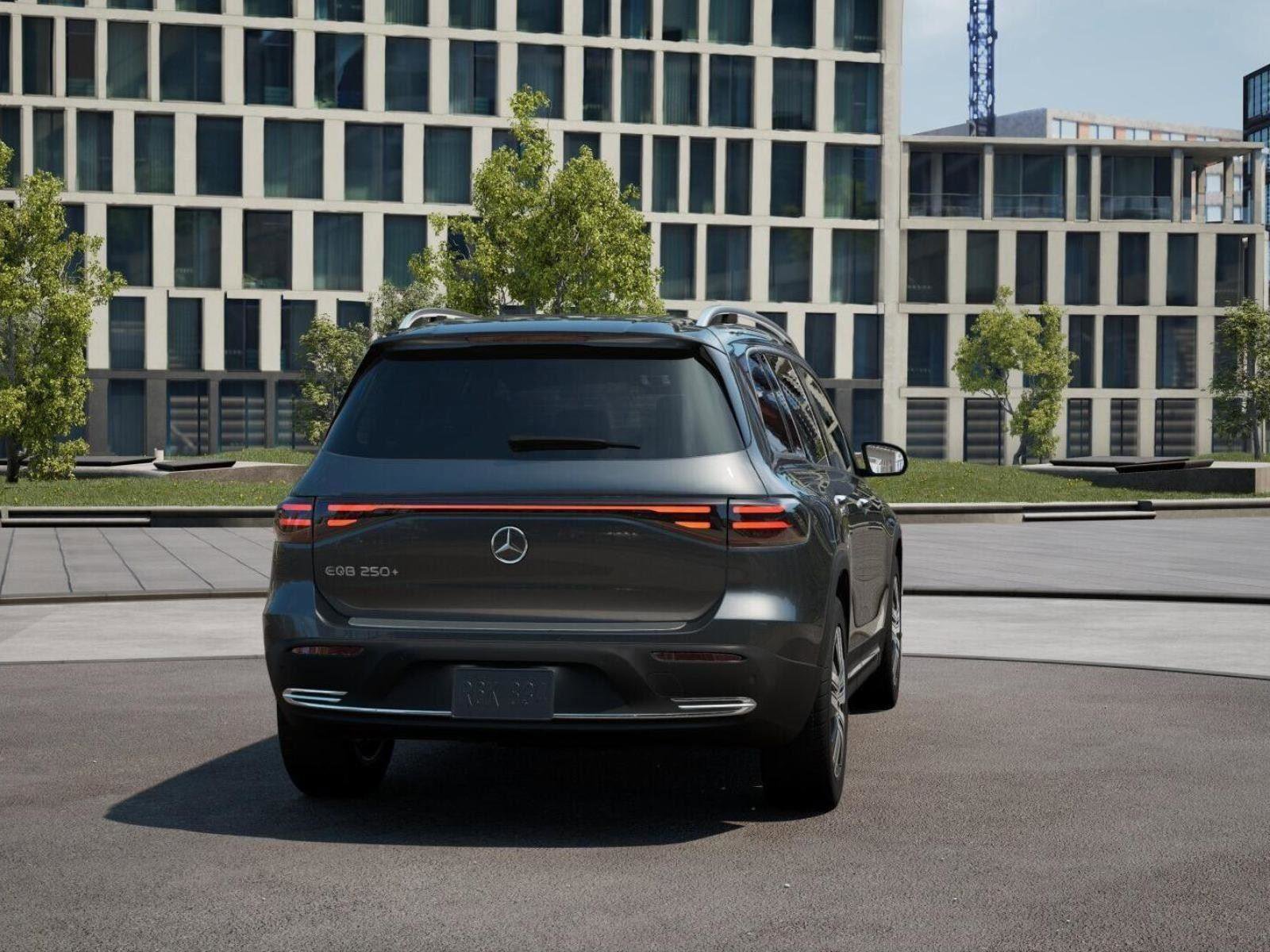 Used 2025 Mercedes-Benz EQB 250+ image 23