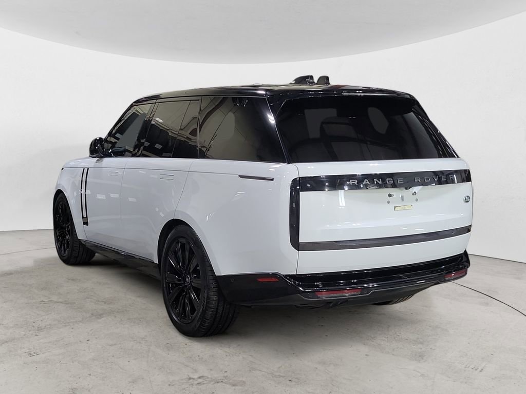 Used 2023 Land Rover Range Rover SE AWD/4WD image 3