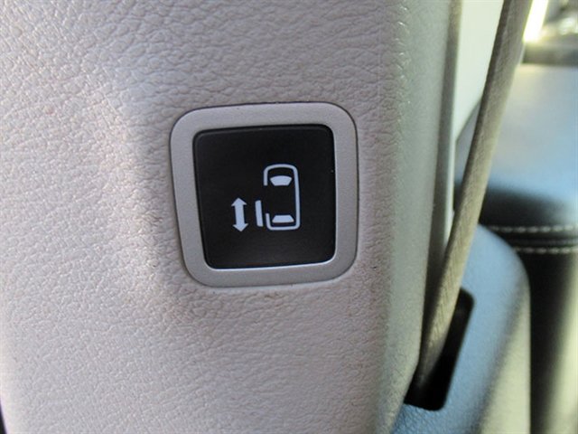 Used 2022 Chrysler Pacifica Touring-L FWD image 17