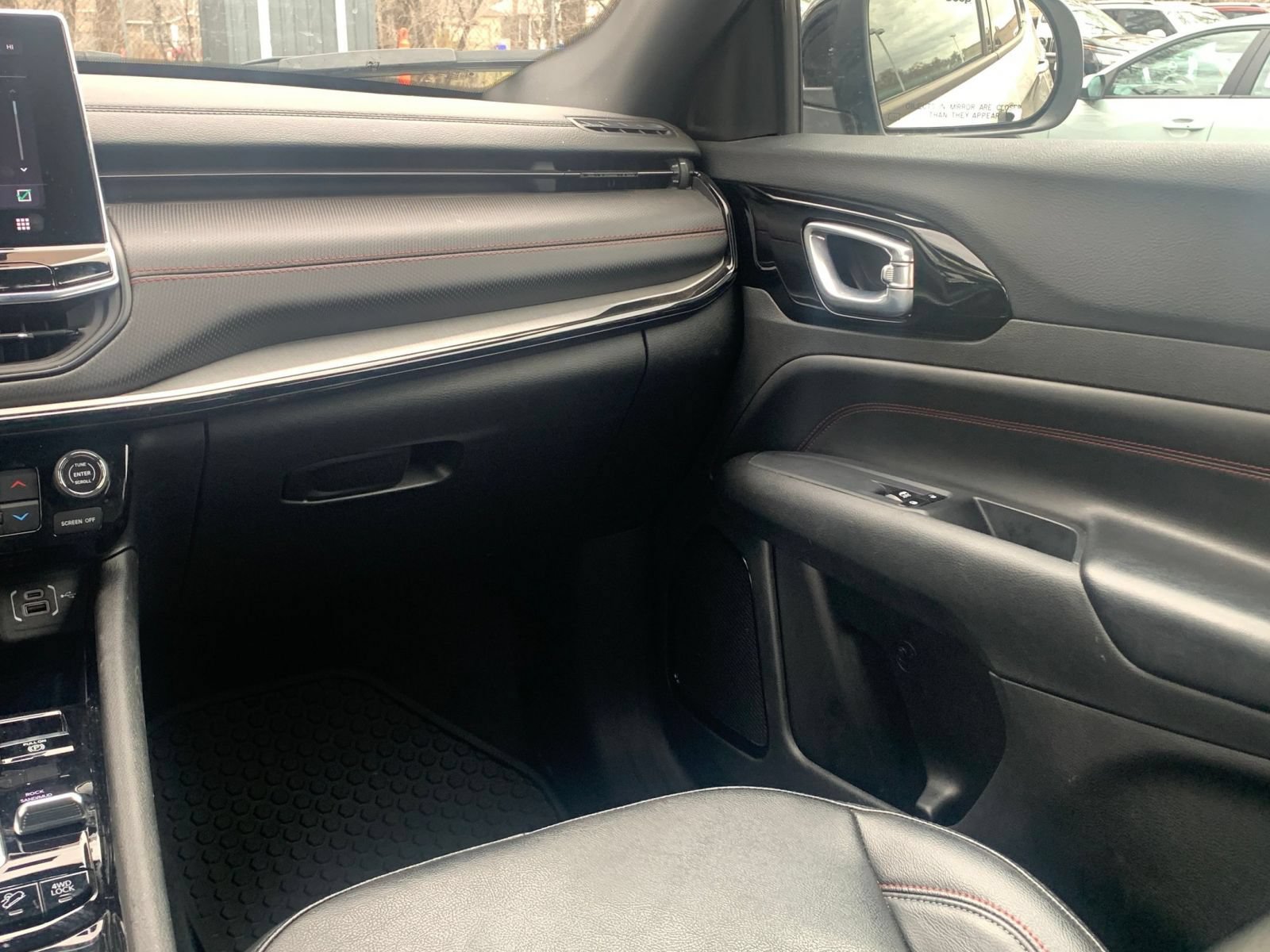 Used 2025 Jeep Compass Trailhawk AWD/4WD image 34