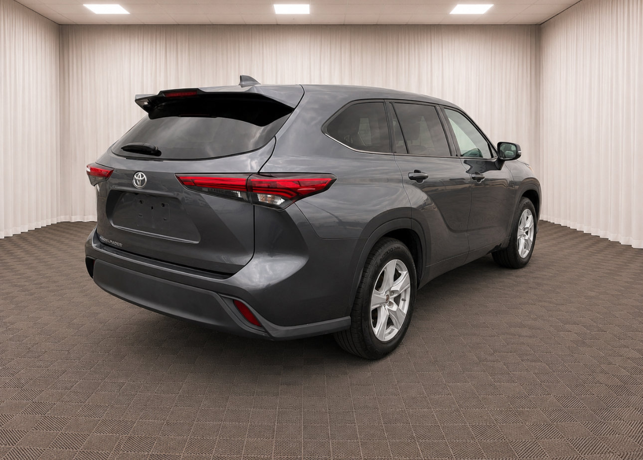 Used 2020 Toyota Highlander L FWD image 3