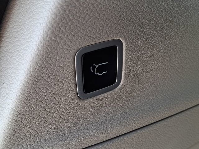 Used 2024 Chrysler Pacifica Touring-L image 25