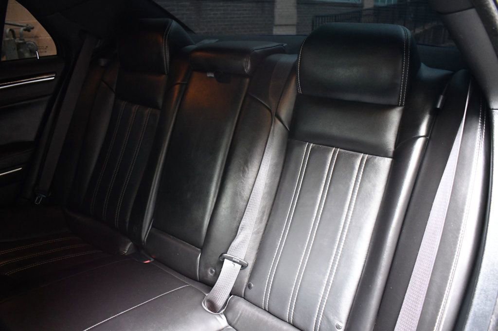 Used 2019 Chrysler 300 S image 41