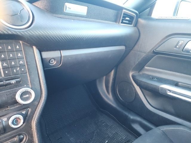 Used 2018 Ford Mustang EcoBoost image 25