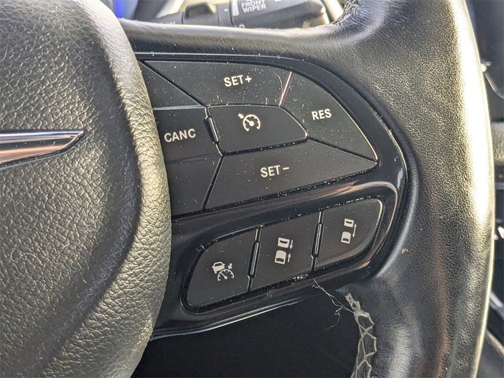 Used 2020 Chrysler Pacifica Touring-L Plus image 24