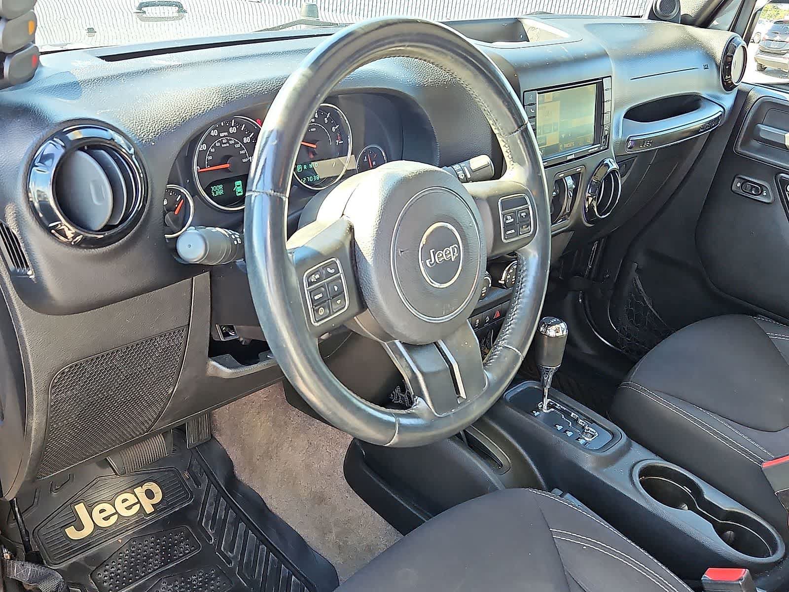 Used 2014 Jeep Wrangler Unlimited Sahara w/ Connectivity Group AWD/4WD image 16