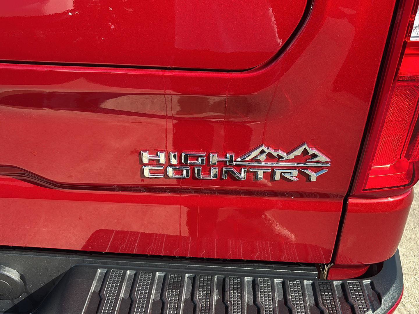 Used 2025 Chevrolet Silverado 1500 High Country w/ Technology Package image 12