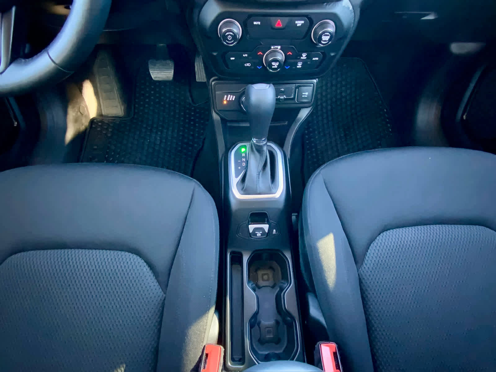 Used 2019 Jeep Renegade Altitude w/ UConnect 8.4 Nav Group image 43