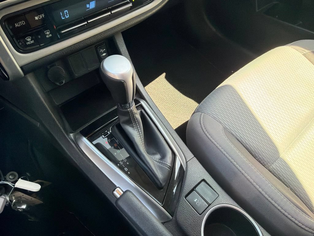 Used 2017 Toyota Corolla LE w/ Carpet Mat Package (TMS) FWD image 26