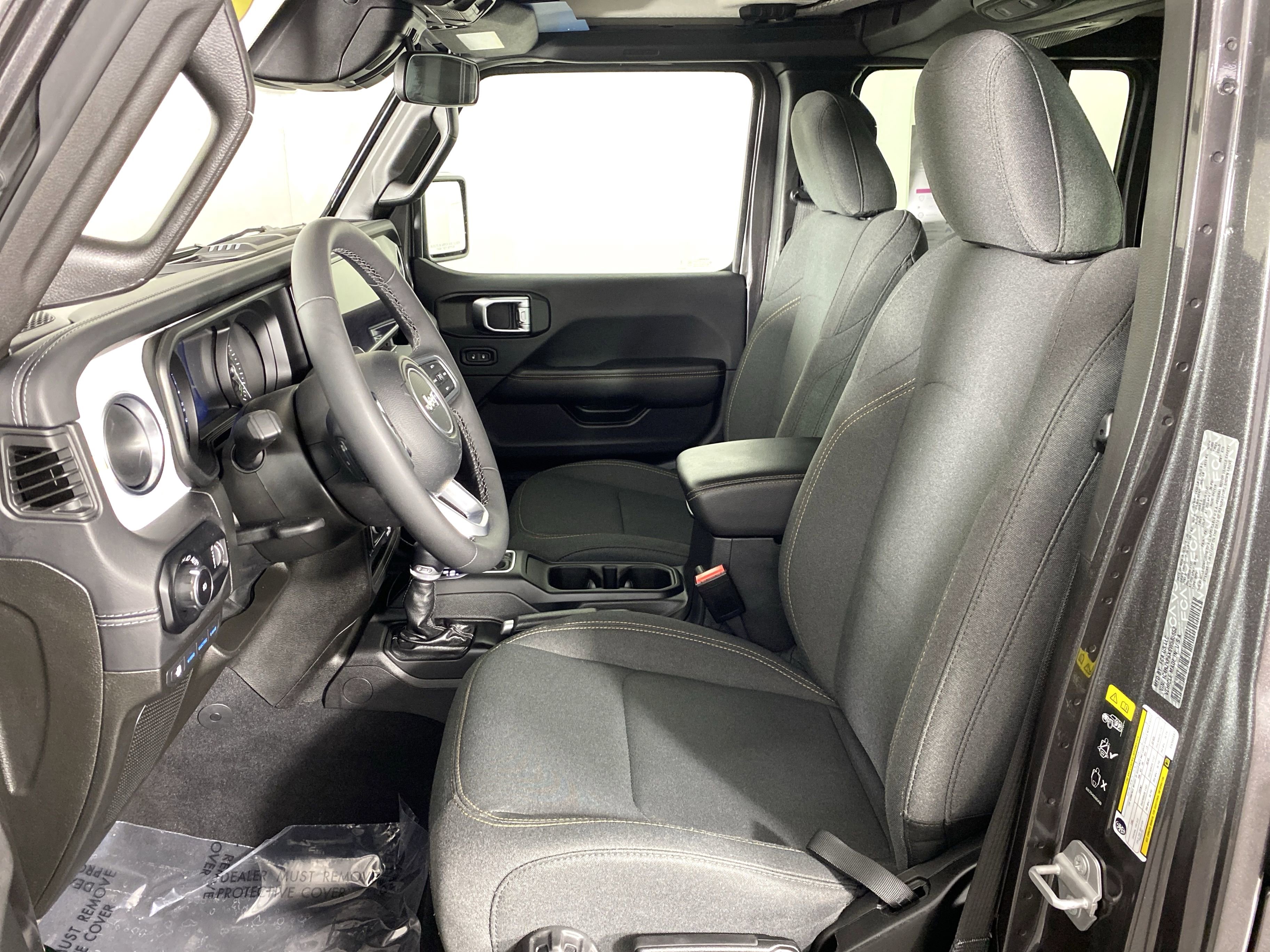 Used 2025 Jeep Wrangler Sahara AWD/4WD image 15