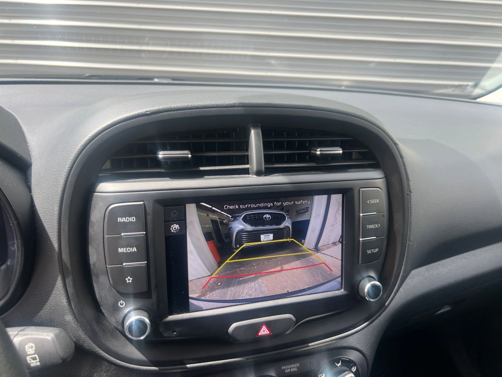 Used 2025 Kia Soul LX w/ LX Technology Package FWD image 20
