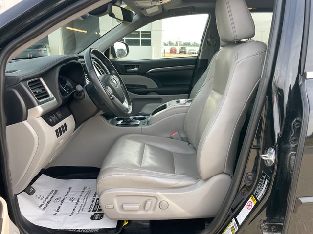 Used 2019 Toyota Highlander Limited w/ Protection Package #3 AWD/4WD image 31