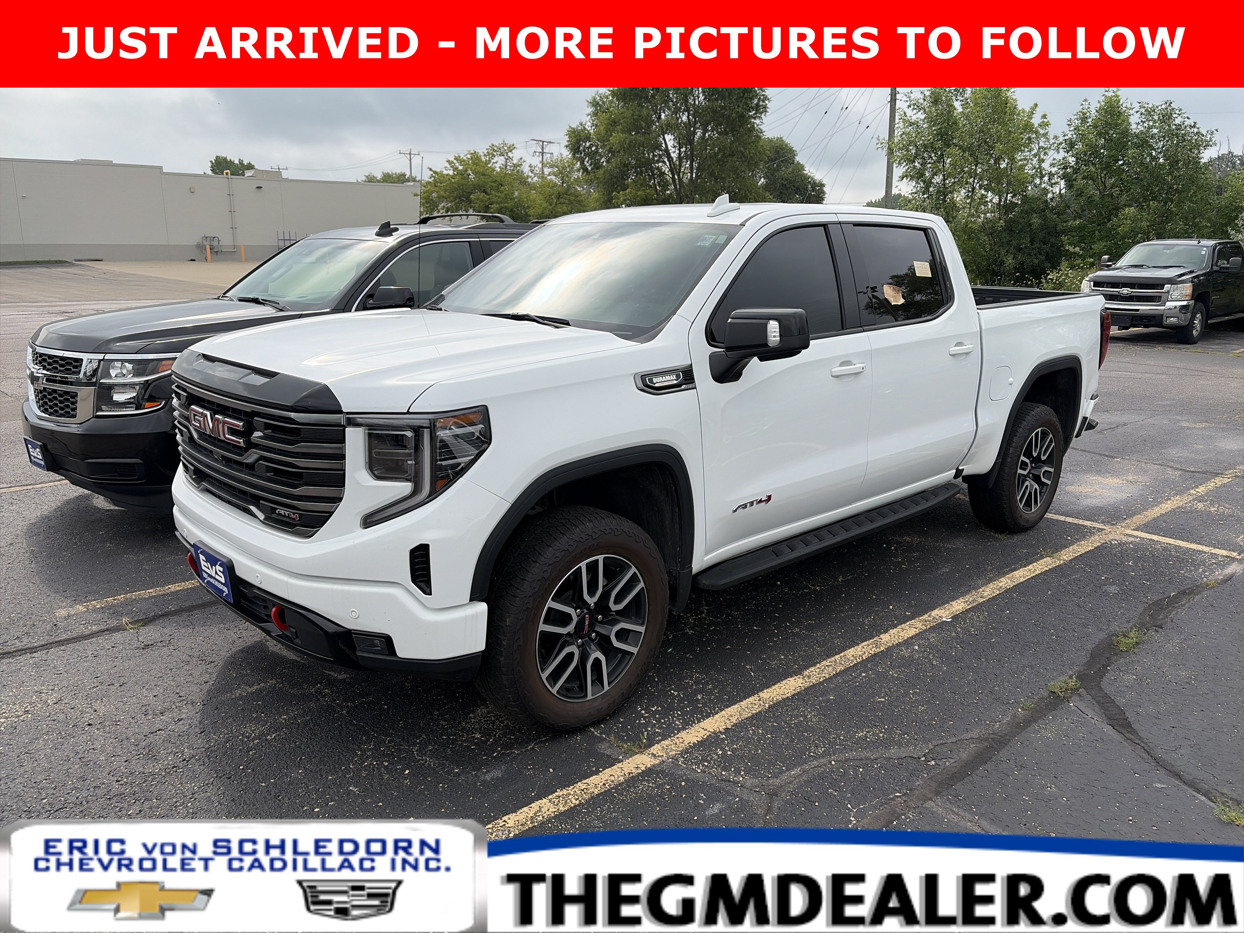 Used 2025 GMC Sierra 1500 AT4 w/ AT4 Premium Package AWD/4WD image 1